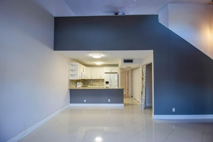 Building Photo - 2358 NW 37th Ave