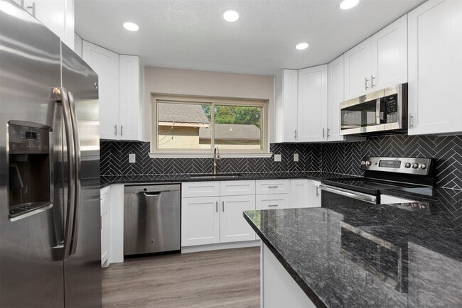 Building Photo - 8363 Pebbledowne Dr