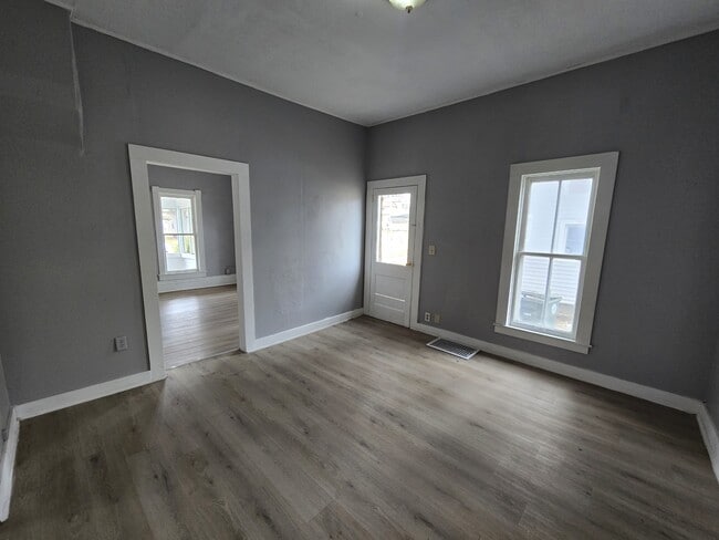 Building Photo - 714 W 1st St