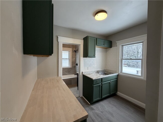 Building Photo - 15340 Yorick Ave