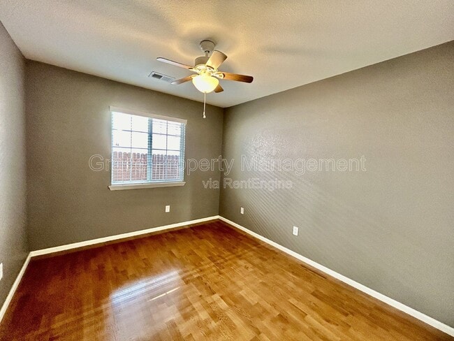 Building Photo - 479 Hayloft Way