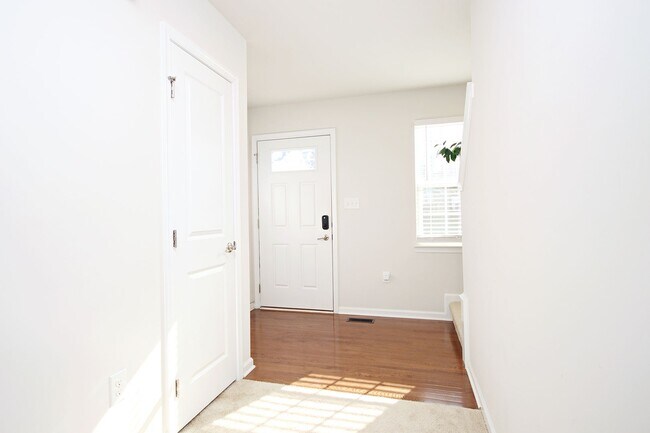 Building Photo - Spacious Pet-Friendly Home Near NGIC