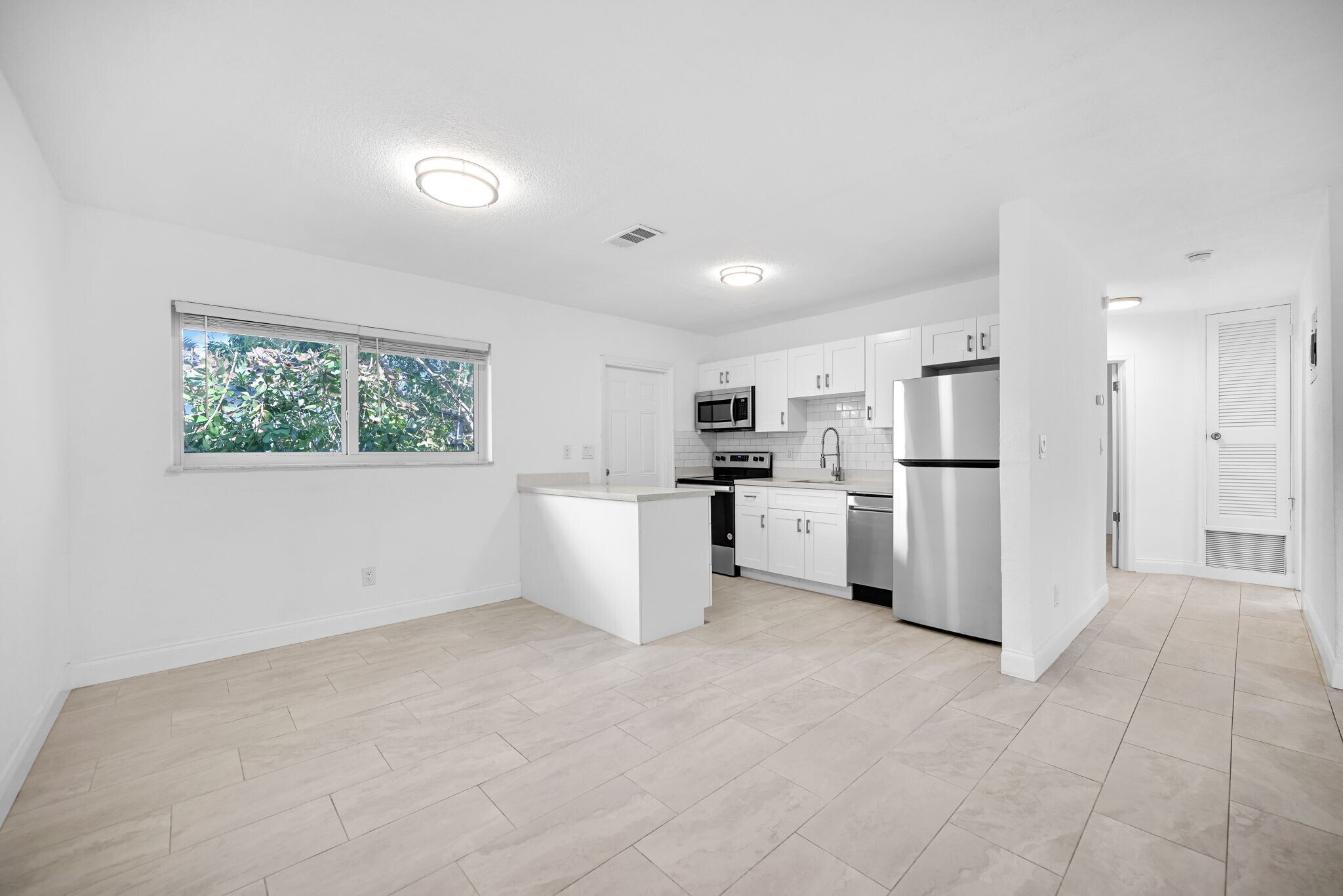 Building Photo - 1400 NW 2nd Ave