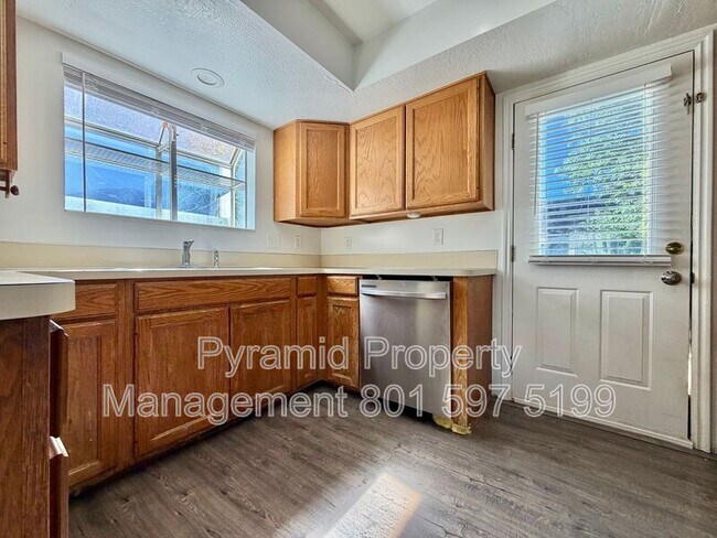 Building Photo - 1099 Shepard Ln