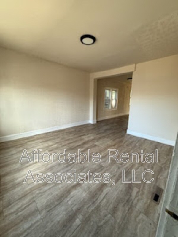 Building Photo - 1542 S 9th St