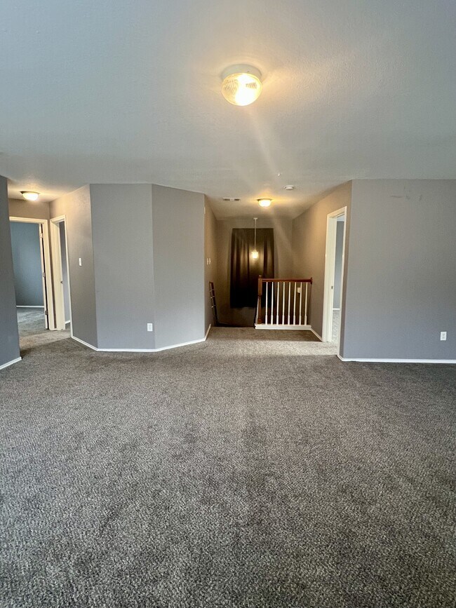 Building Photo - 9411 Rainbow Creek