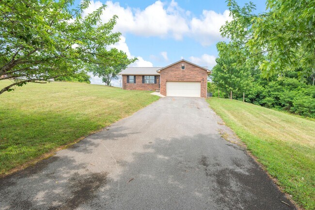 Building Photo - 2832 Vicksburg Ln