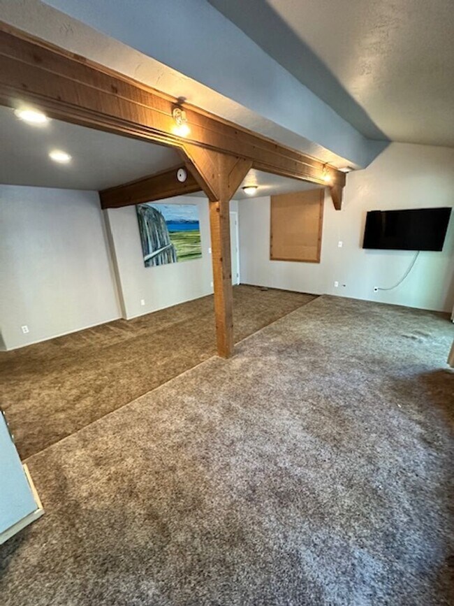 Building Photo - Lovely multi level home available now for ...