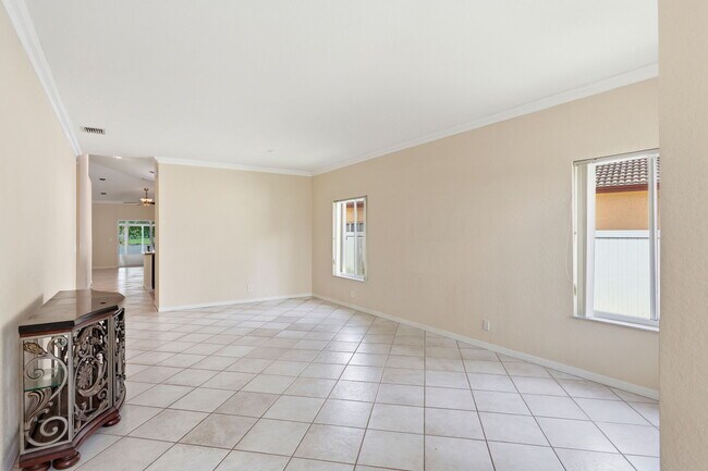 Building Photo - 1343 SW 44th Terrace