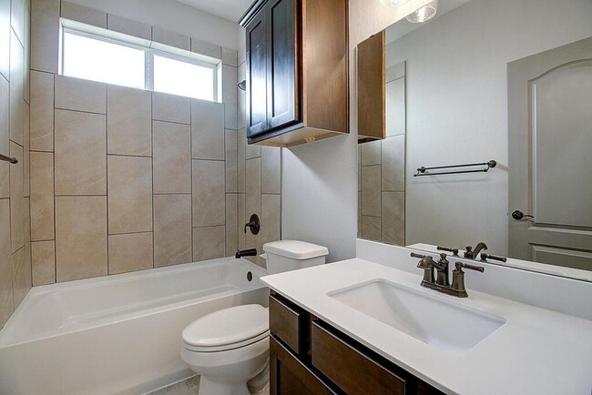 Building Photo - 3502 De Zavala St