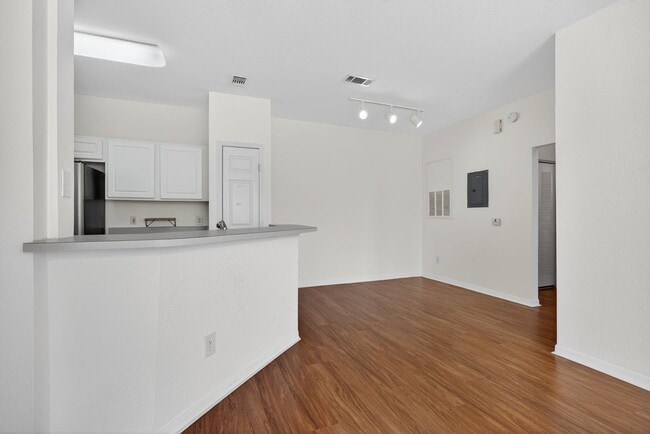 Building Photo - 13703 Richmond Park Dr N