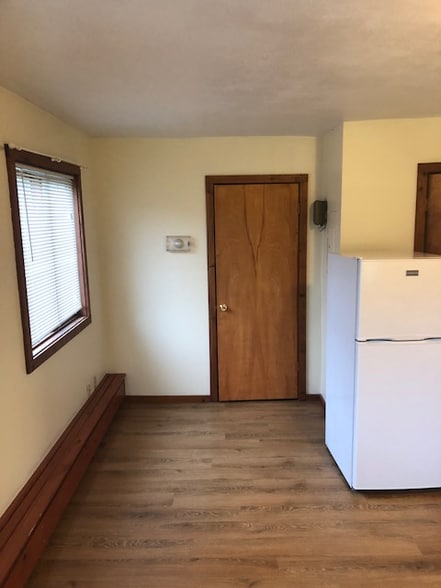 Building Photo - 1895 E Shore Dr