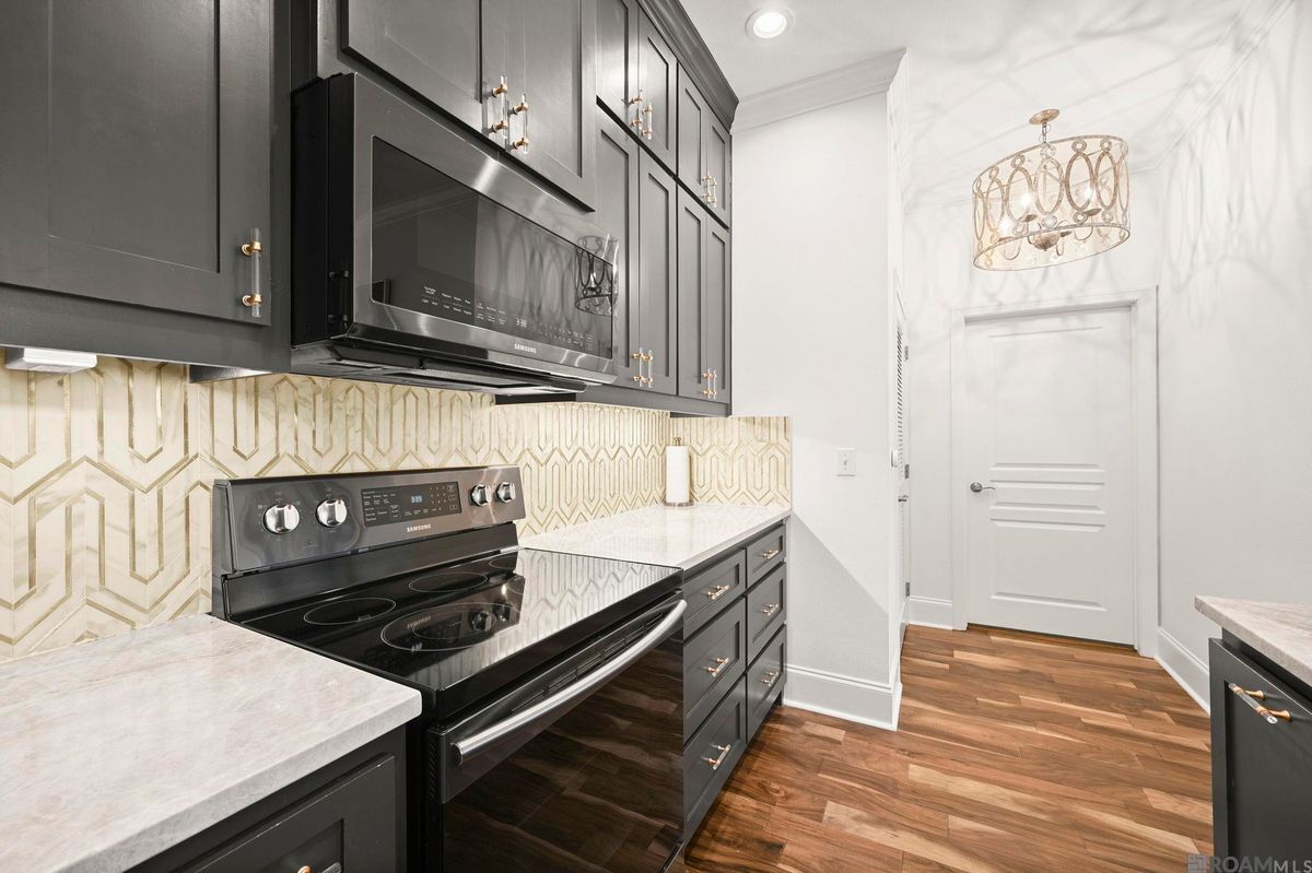 Building Photo - 7707 Bluebonnet Blvd