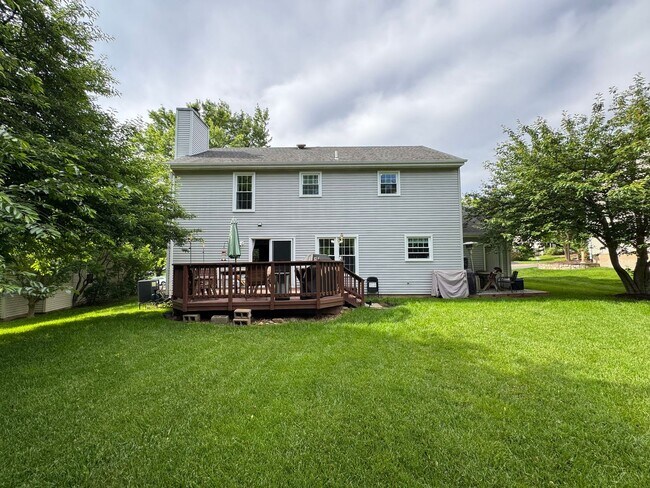 Building Photo - Gorgeous 5 Bed 3.5 Bath Single Family Home...