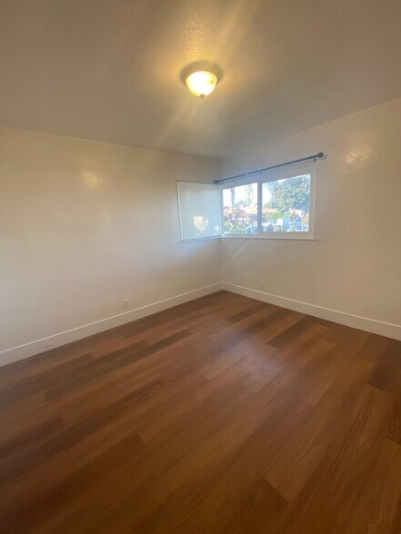 Building Photo - 3402 Mayfair Dr S