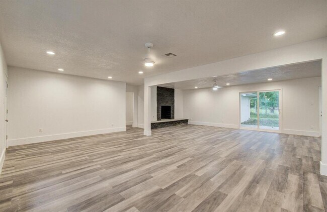 Building Photo - 607 Jeb Stuart Ln