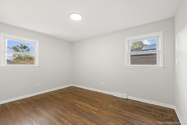 Building Photo - 15041 Irving Ave