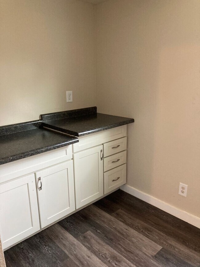 Building Photo - Spacious 3-Bedroom, 1-Bath Home - East Side Location