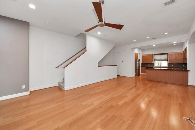 Building Photo - 1403 Delano St