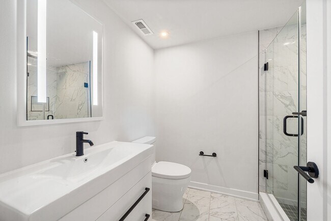 Building Photo - Fairmount/Brewery town gorgeous luxury apartment home, oversized rooms