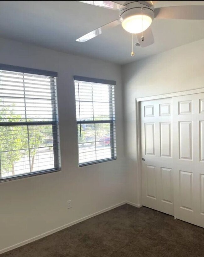 Building Photo - 2022 Built Single-Level 4Bedrooms/3Baths Stunning Home!!