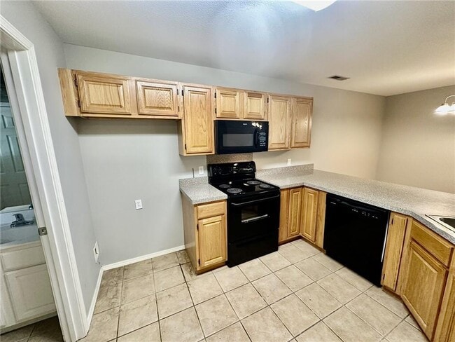 Building Photo - 1431 W Jct St