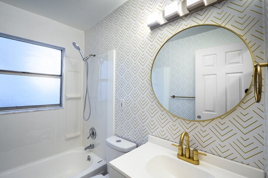 Building Photo - 3864 7th Ave N