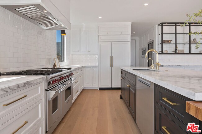 Building Photo - 3616 Shoreheights Dr