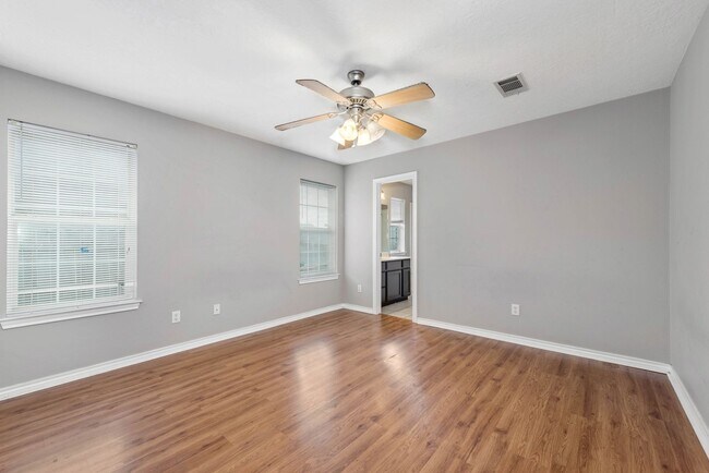 Building Photo - AUGUST PRE-LEASE! Incredible 4 Bed 3 Bath ...