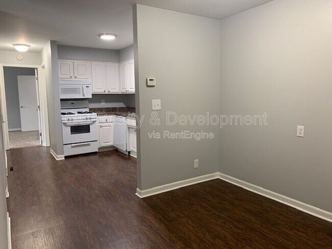 Building Photo - 12 Simpson St