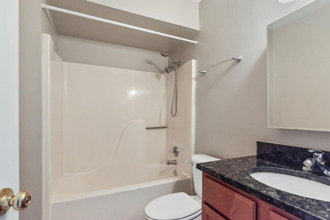 Building Photo - 2 Bedroom Condo Near Rex Hospital!