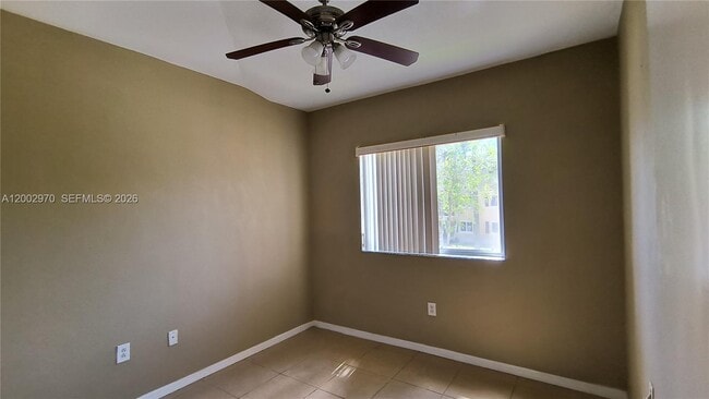 Building Photo - 985 NE 34th Ave