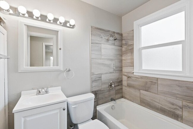 Building Photo - 10112 E Broadway Ave