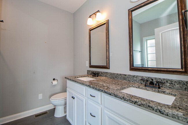 Building Photo - 3300 Twelve Oaks Blvd
