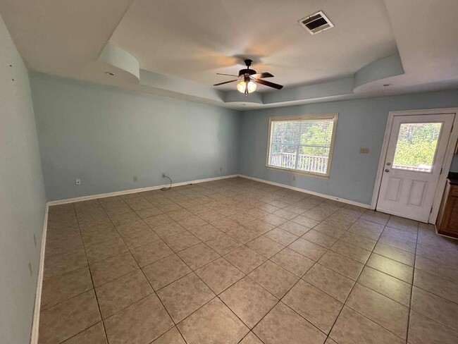 Building Photo - 6206 W Desoto St