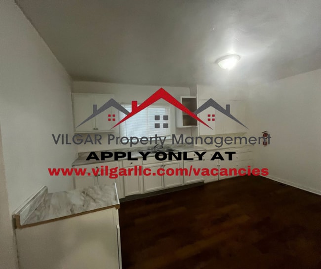 Building Photo - Spacious & Smart Layout! 3-bedroom, 1-bath...