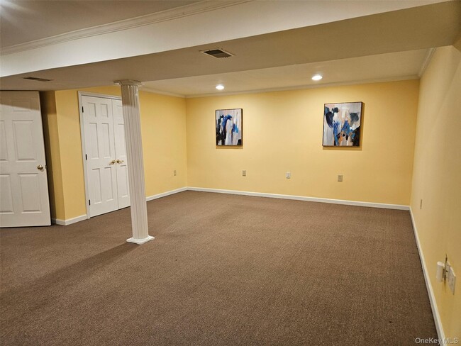 Building Photo - 1476 Iroquois St