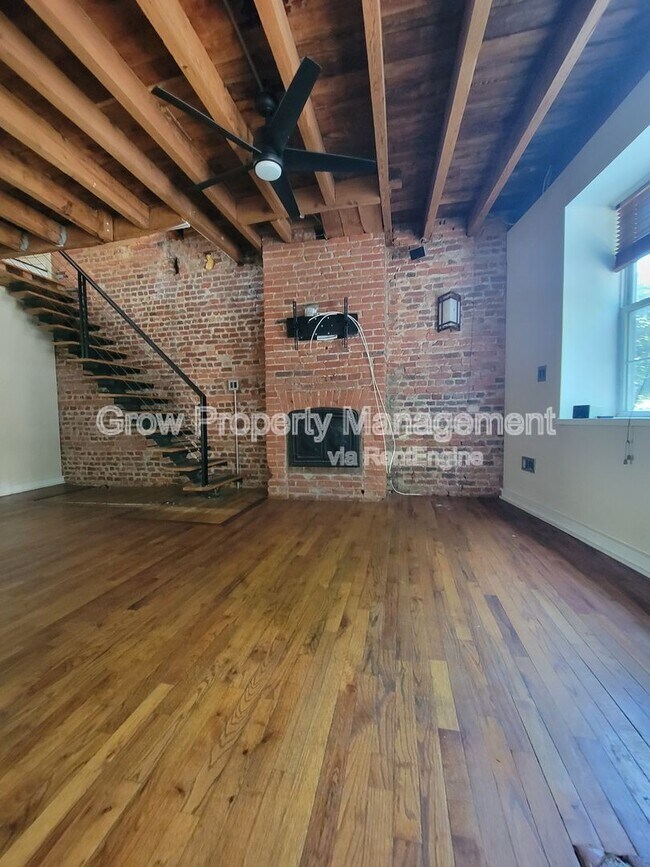Building Photo - 1019 S 10th St