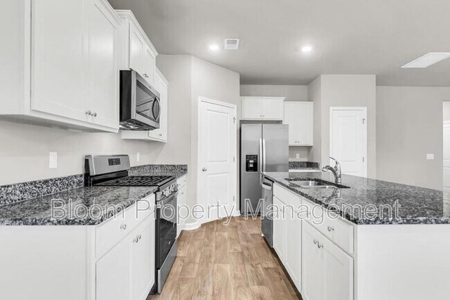 Building Photo - 641 Silver Spruce St