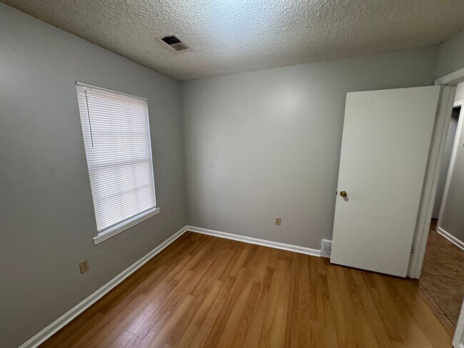 Building Photo - 5493 Adams Cir