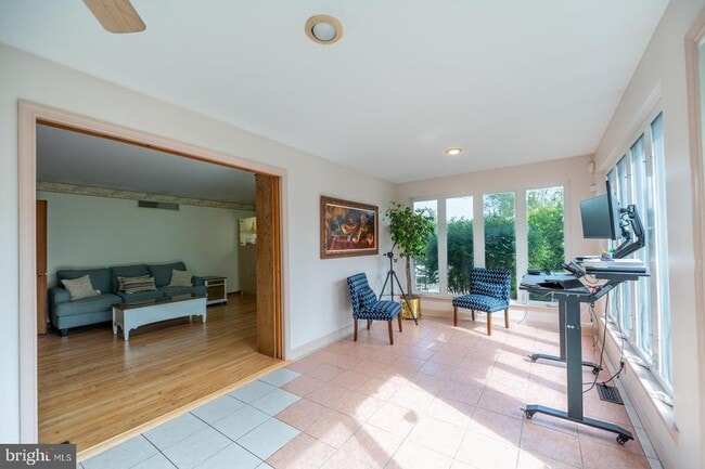 Building Photo - 211 Caravan Dr