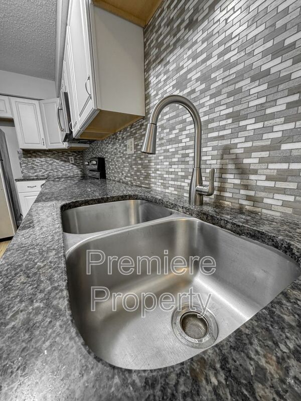 Building Photo - 11103 NW Player Dr