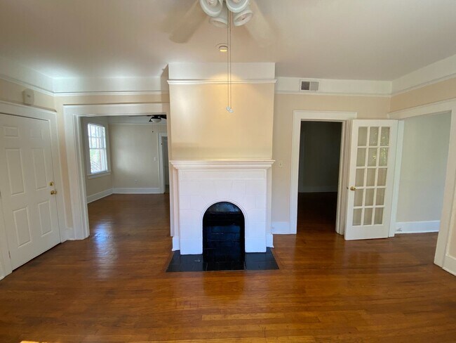 Building Photo - 542 E 49th St