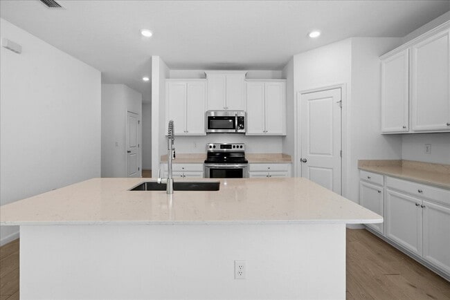 Building Photo - 100 Lake Sinclair St