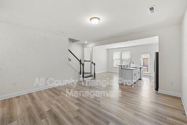 Building Photo - 2105 Nandina Trl