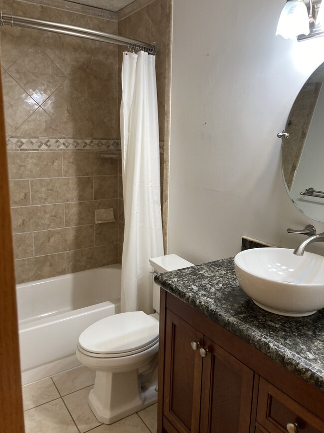 #2 bathroom - 8150 Shorewalk Dr