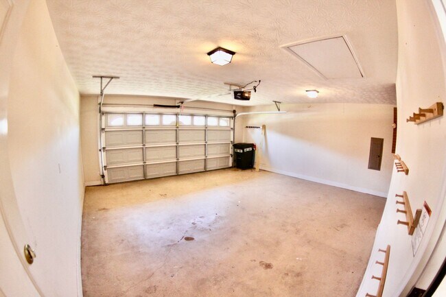 Building Photo - Prattville Home