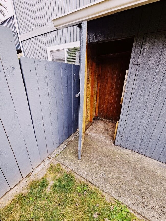 Building Photo - Newly Remodeled Two Bed One Bath Unit in the Heart of Sultan