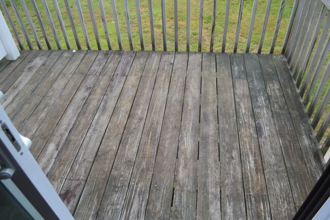 Private deck - 85 Old Town Rd