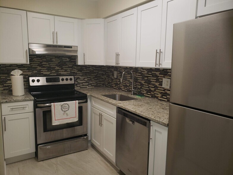 Kitchen - 1115 Thomas Rd
